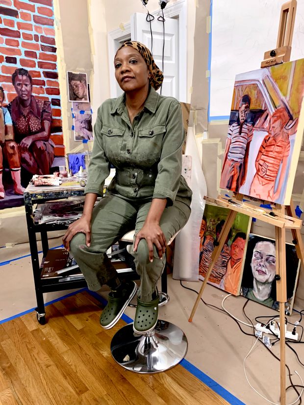 Wangari Mathenge在她的工作室2020年，由艺术家和罗伯茨项目提供