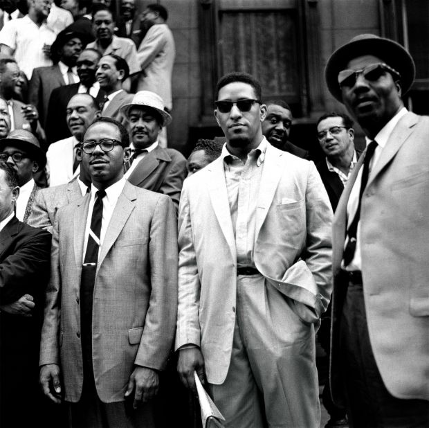 (左起)本尼·戈尔森，桑尼·罗林斯，塞隆尼斯·蒙克©Art Kane: Harlem 1958 -所有摄影作品均由艺术家和声音之墙提供