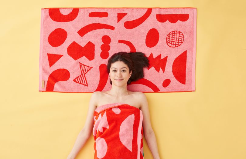 唐娜·威尔逊设计的抽象形状毛巾