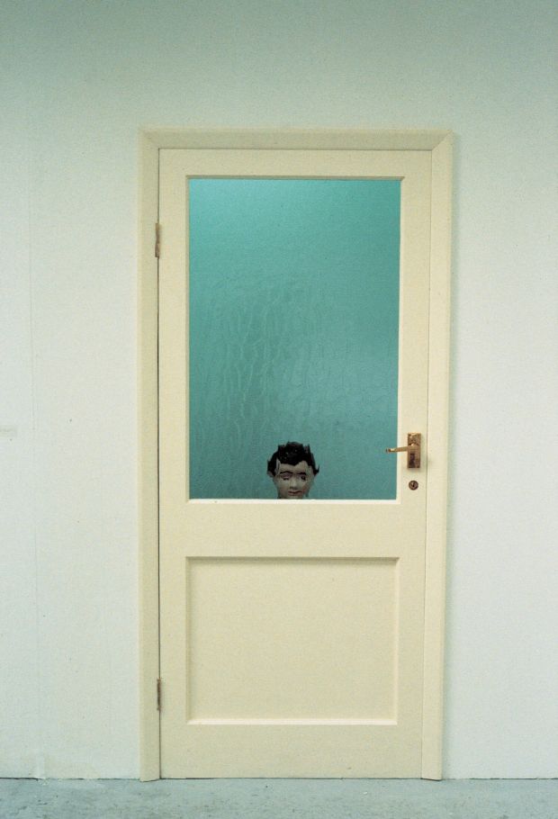 凯莉·斯图尔特，《从化学家来的男孩来看你》，1993年。©克里·斯图尔特。由艺术家提供