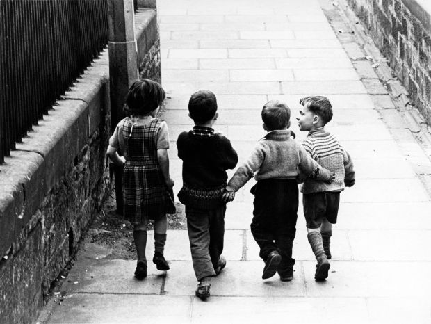 罗伯特·布洛姆菲尔德，《童年的朋友》，爱丁堡，1966年。©艺术家