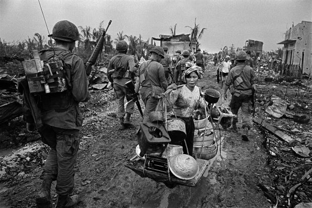 美国爆炸案的难民，西贡，1968年©Philip Jones Griffiths / Magnum Photos