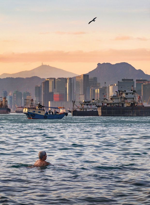 ©Romain Jacquet-Lagrèze，香港鲤鱼门沐浴者，2020，由蓝莲花画廊提供