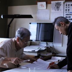创意字体总监Akira Kobayashi，字体设计师Ryota Doi，以及印刷术传奇人物Yukihiro Nakamura。图片由Monotype和设计师提供。