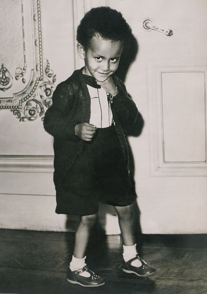 两岁的王子Paul Wossen-Seged Makonnen，埃塞俄比亚皇帝Haile Selassie的孙子，穿着playup凉鞋，伦敦，1949年11月。Photgrapher未知。礼貌AGTA / CJC